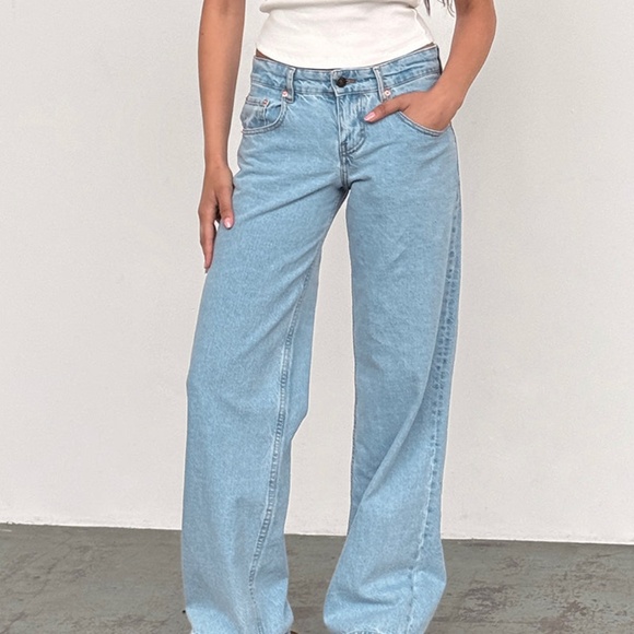 Motel Rocks Low Rise Parallel Jeans in Light Wash Blue Size W26 L32W26 L32 - Picture 2 of 3